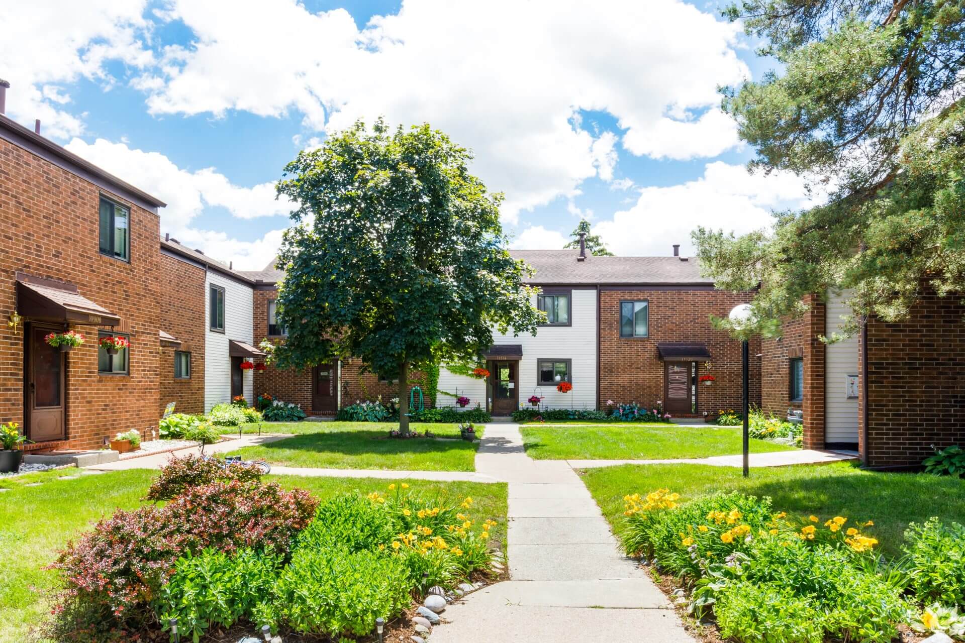 Peter Jankowski & Rich Deptula sell the 159-Unit South Glen Apartments in Brownstown, MI
